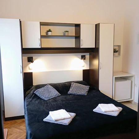 Rooms Helena Krk Town Exterior foto