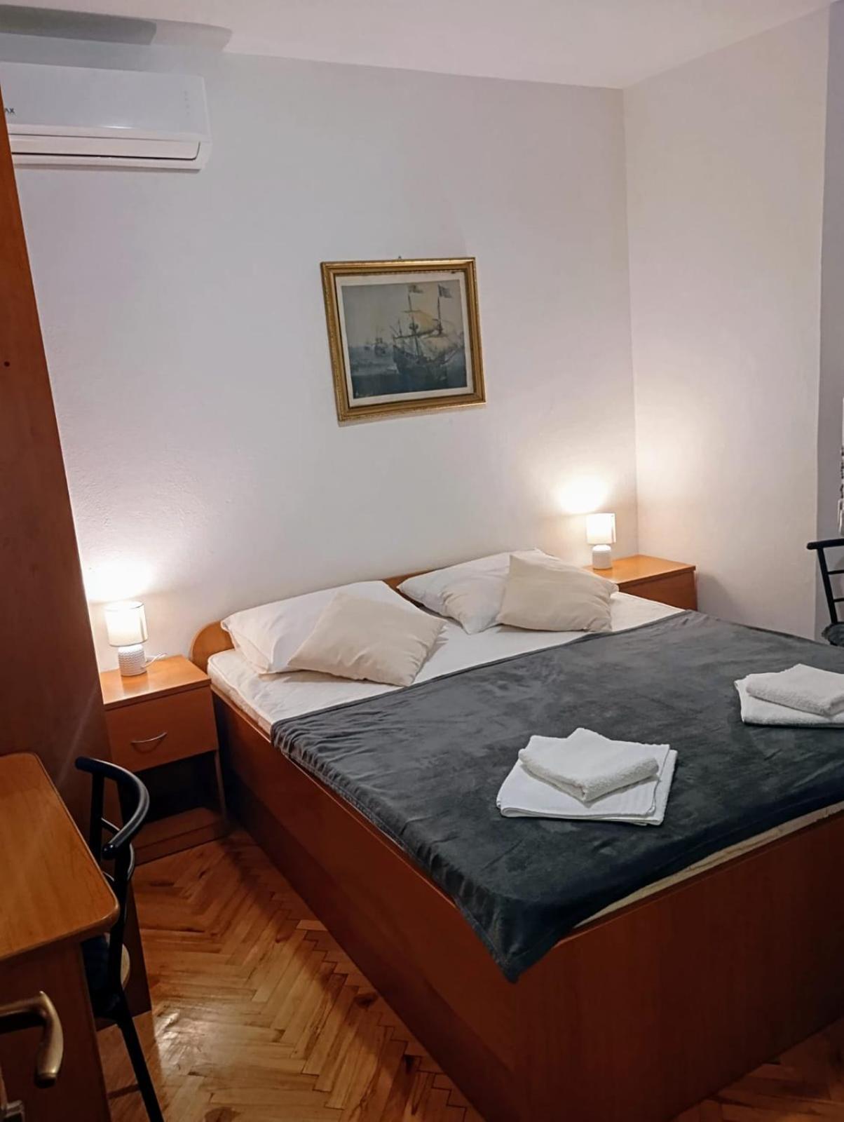 Rooms Helena Krk Town Exterior foto