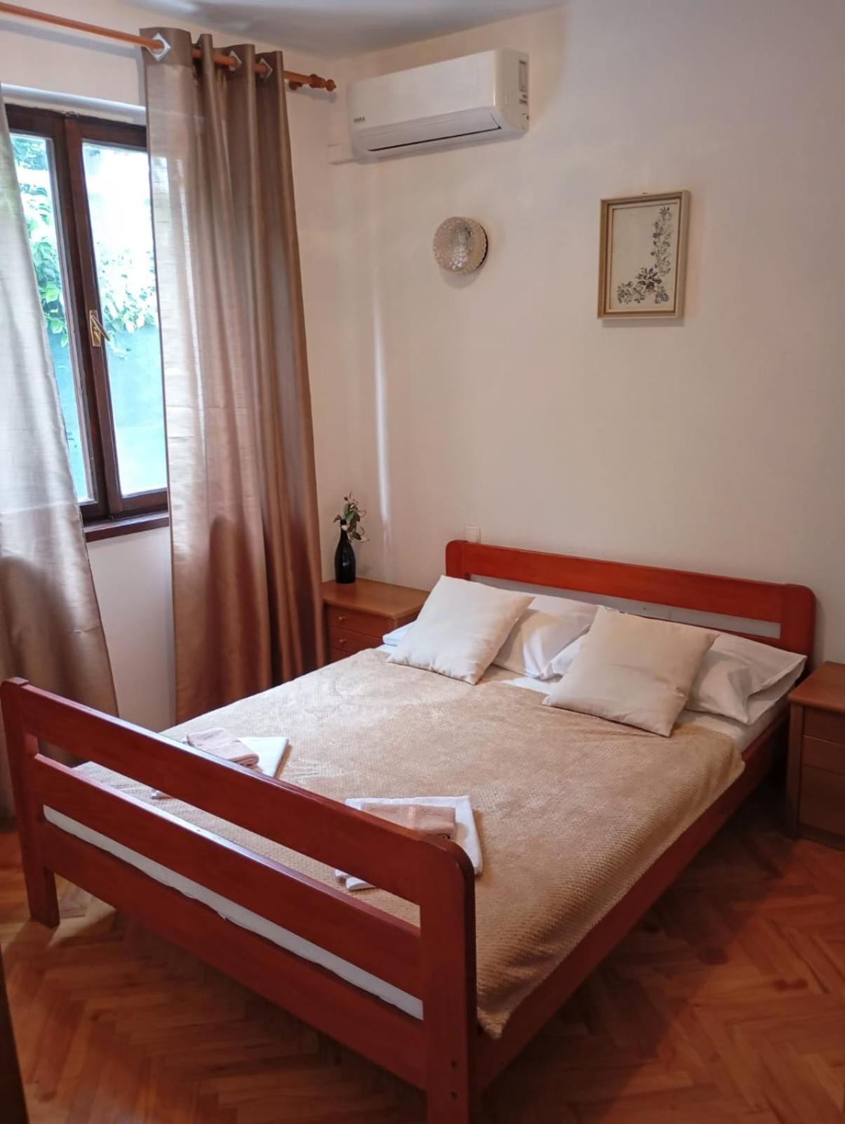 Rooms Helena Krk Town Exterior foto