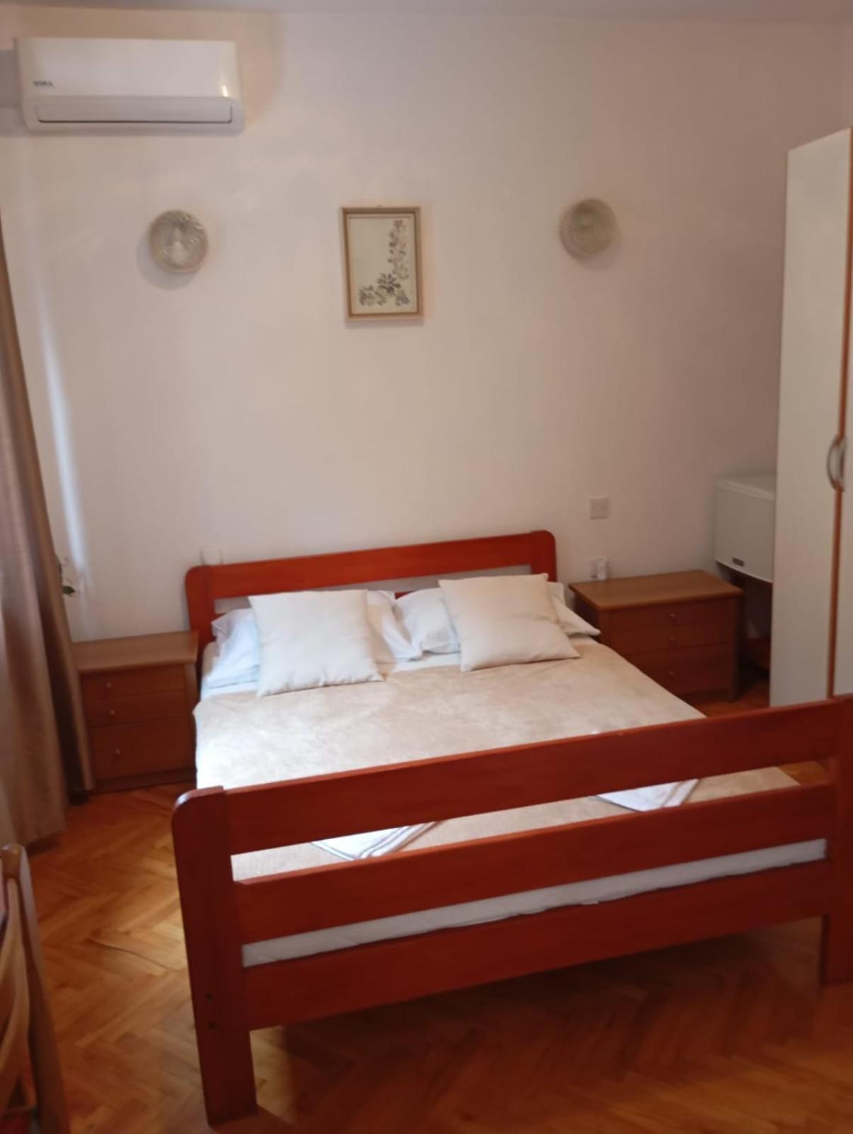 Rooms Helena Krk Town Exterior foto