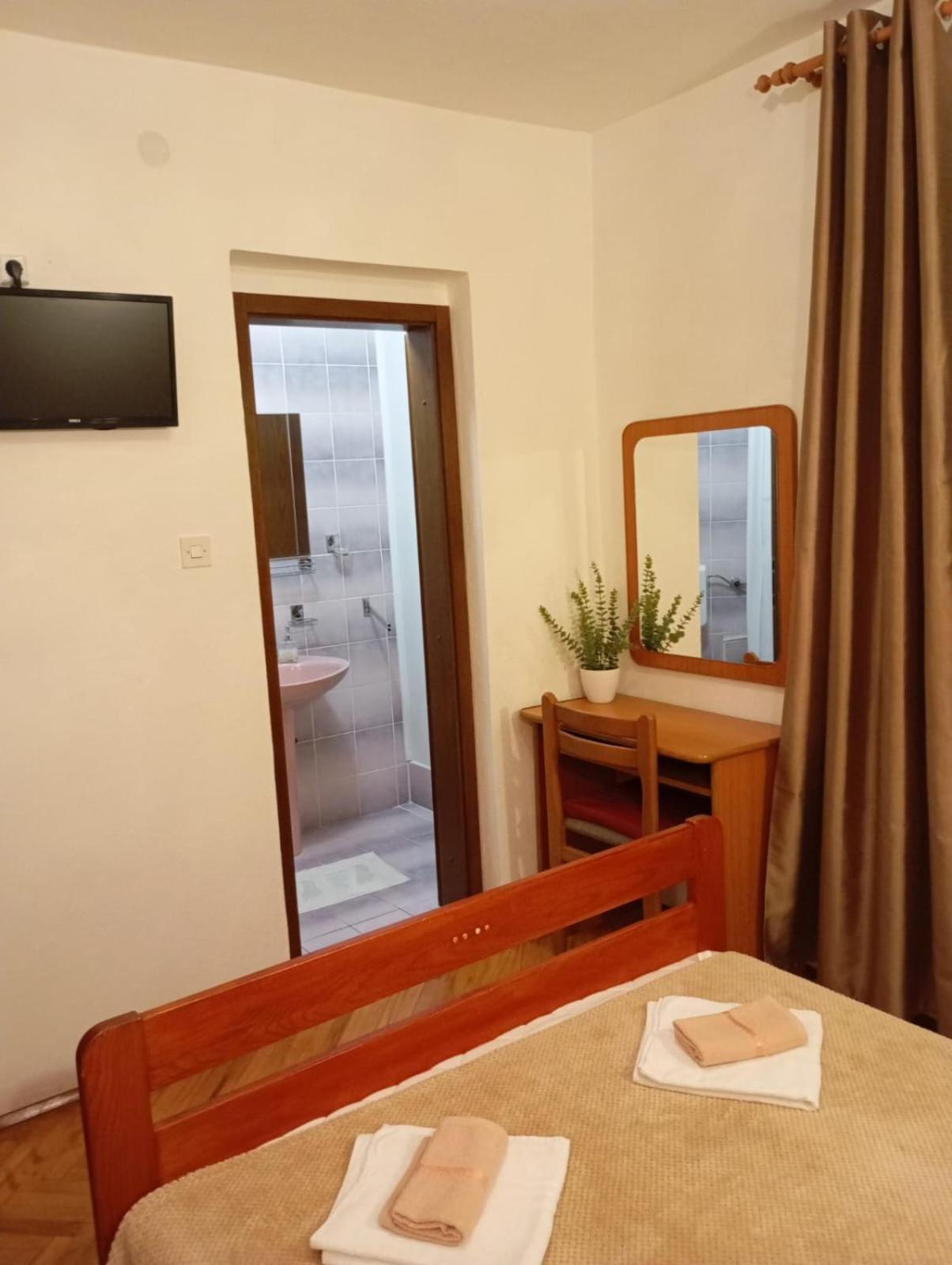 Rooms Helena Krk Town Exterior foto
