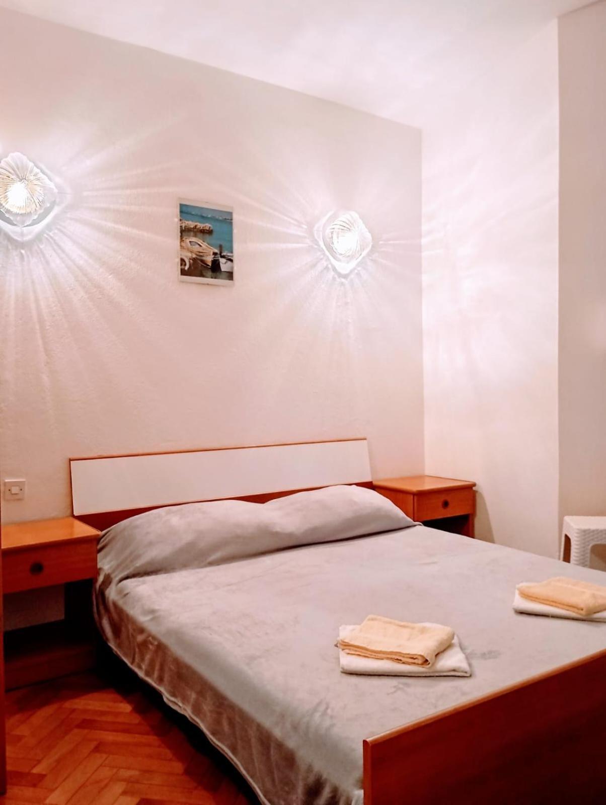 Rooms Helena Krk Town Exterior foto